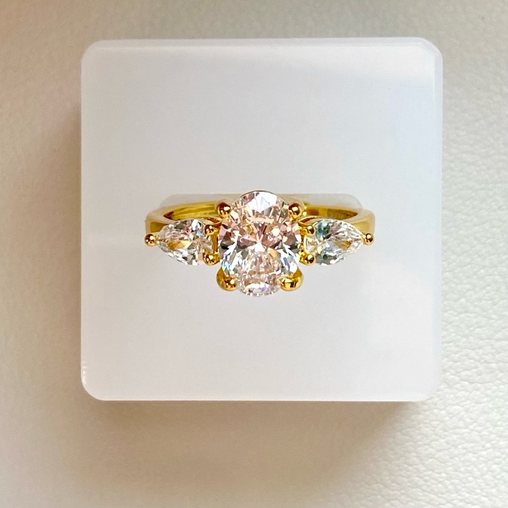 Gold Three-Stone Round-Cut ring - White Center Stone